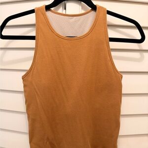 vuori vw1009 pose plyo Tank-Women's in warm brown